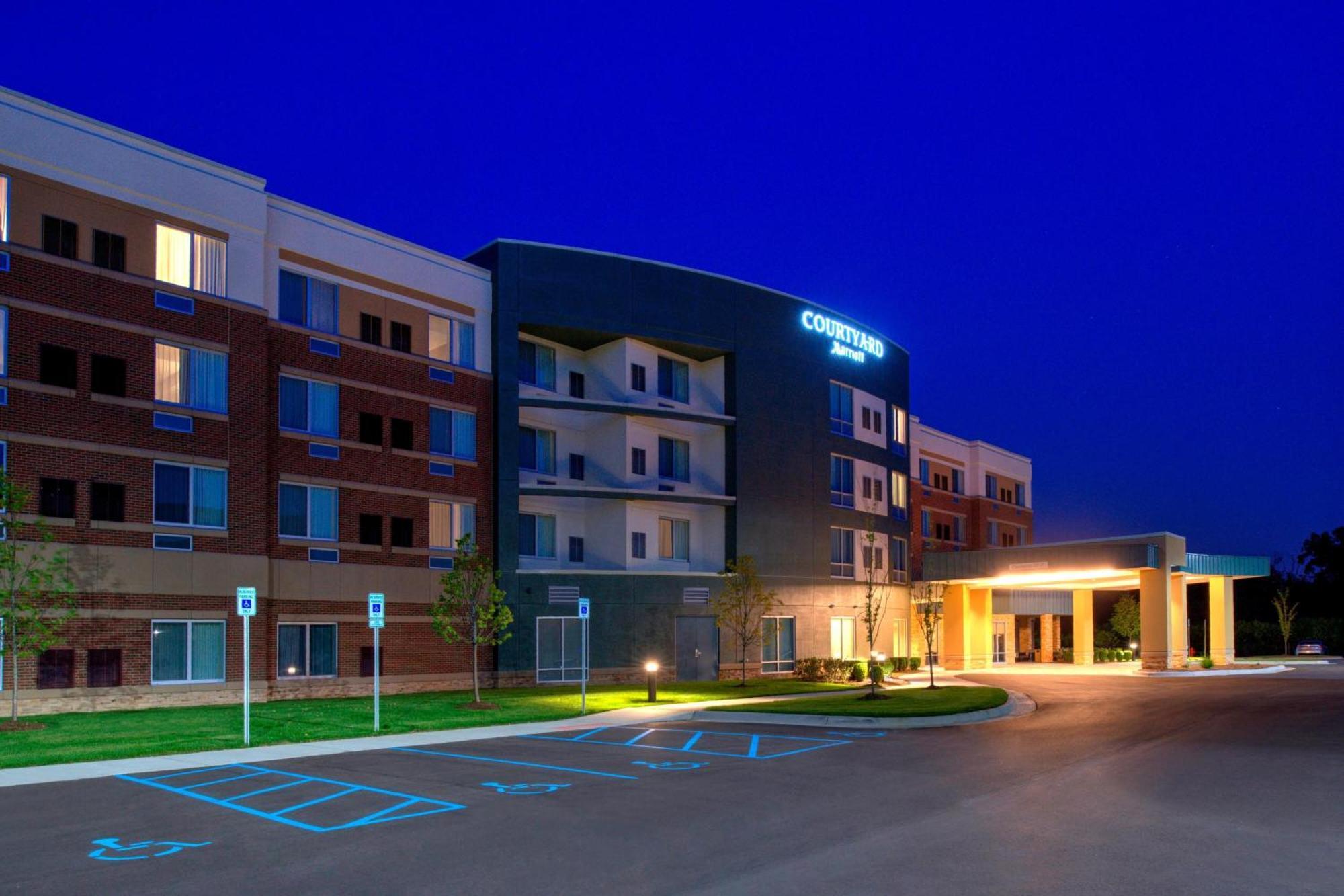 Courtyard By Marriott Detroit Farmington Otel Farmington Hills Dış mekan fotoğraf