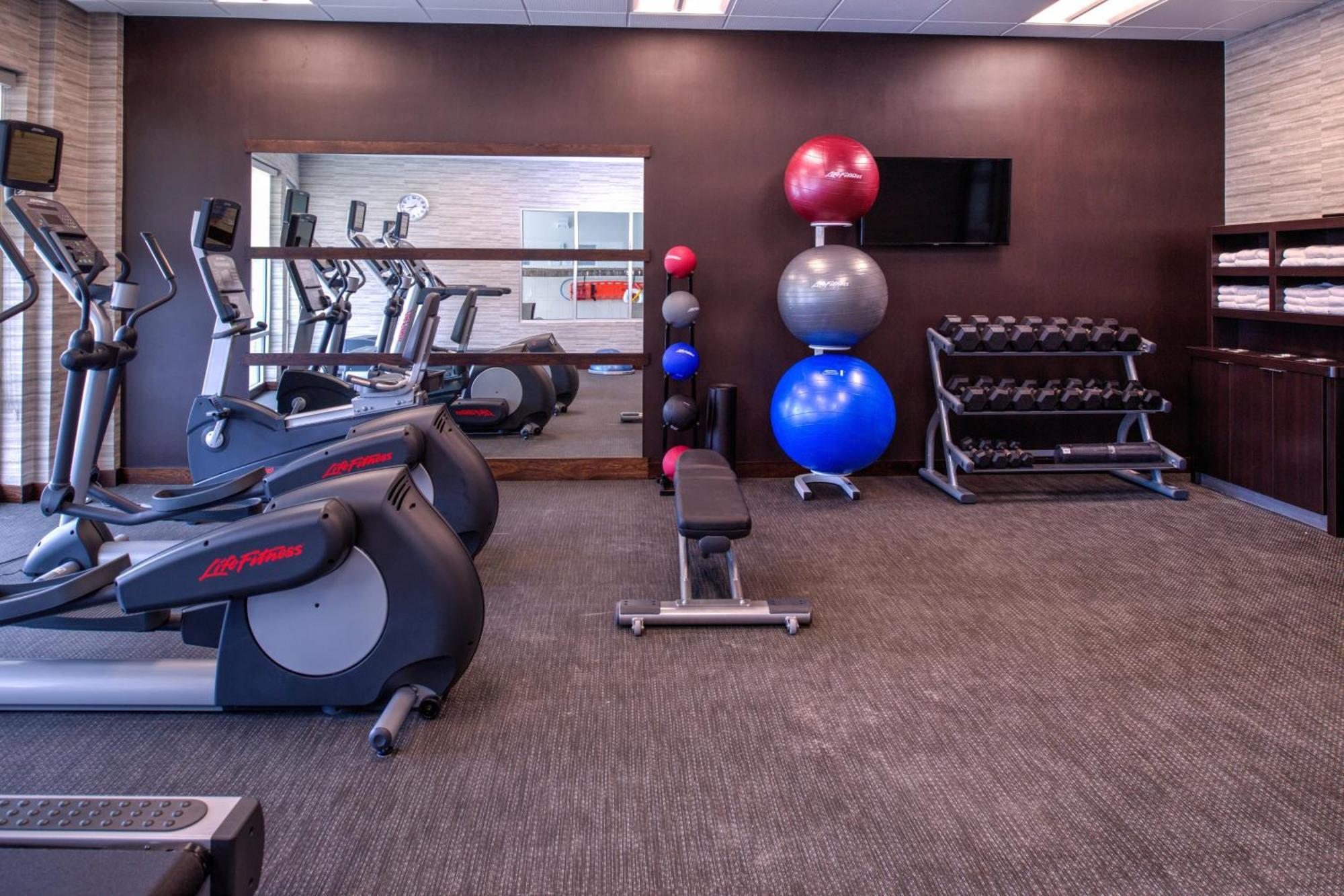 Courtyard By Marriott Detroit Farmington Otel Farmington Hills Dış mekan fotoğraf