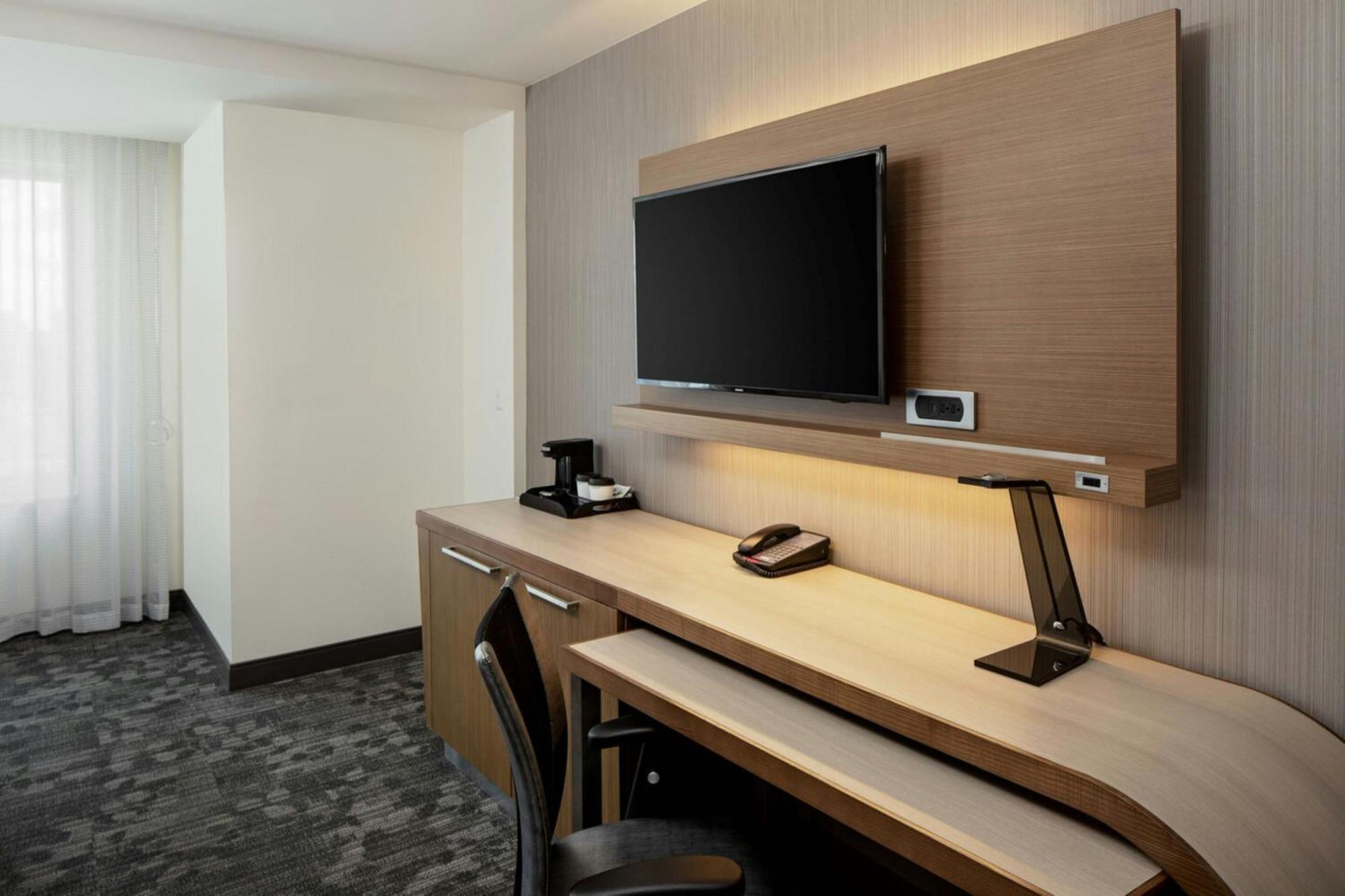 Courtyard By Marriott Detroit Farmington Otel Farmington Hills Dış mekan fotoğraf