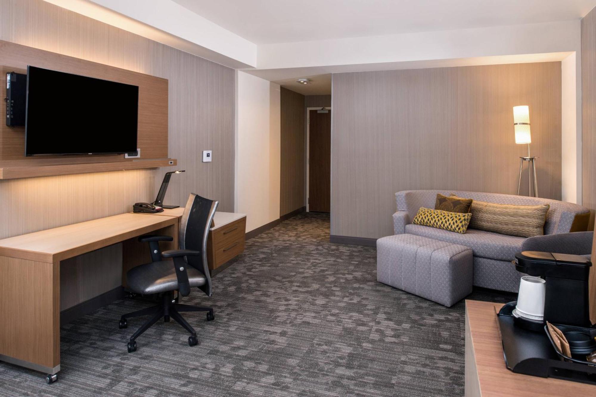 Courtyard By Marriott Detroit Farmington Otel Farmington Hills Dış mekan fotoğraf