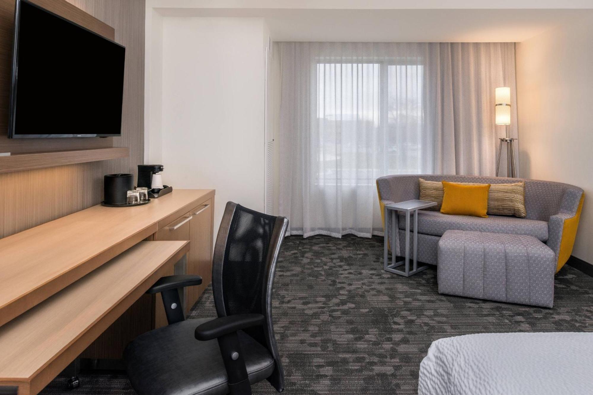 Courtyard By Marriott Detroit Farmington Otel Farmington Hills Dış mekan fotoğraf